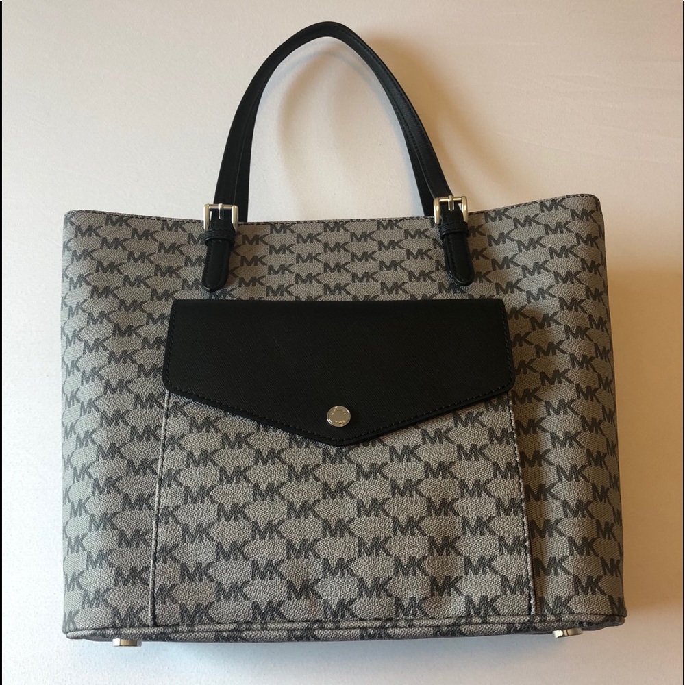 Michael Kors Black Jet Set Item Large Pocket Tote